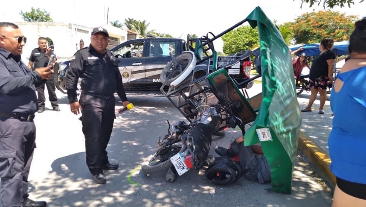 El motociclista quedó debajo del mototaxi gravemente herido El motociclista quedó debajo del mototaxi gravemente herido