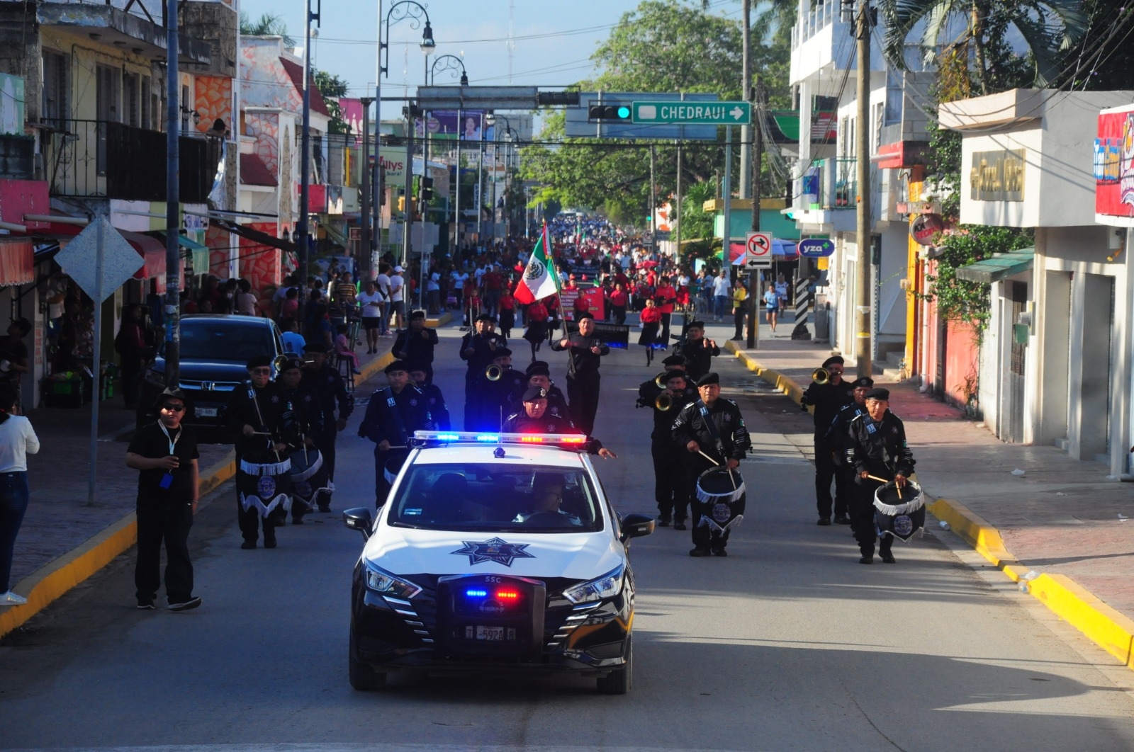 Se registró buena asistencia de personas en el desfile