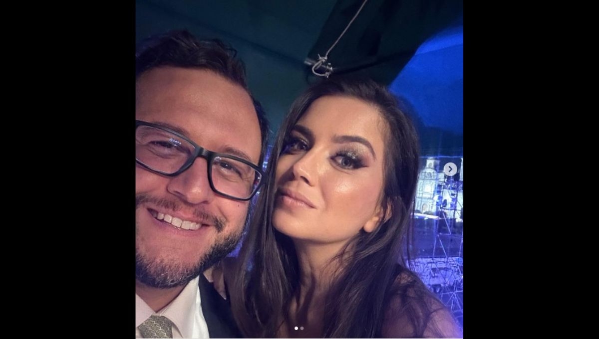 Carolyn Adams, compartió un par de fotos en Instagram, durante los festejos patrios en el Zócalo de la Ciudad de México, junto a su esposo, José Ramón López Beltrán Carolyn Adams, compartió un par de fotos en Instagram, durante los festejos patrios en el Zócalo de la Ciudad de México, junto a su esposo, José Ramón López Beltrán