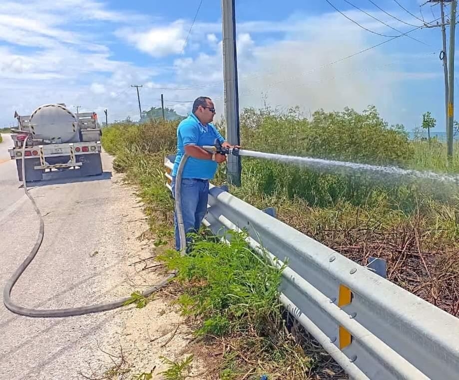 Reportan incendio de pastizal en el kilómetro 22 de la carretera federal 180
