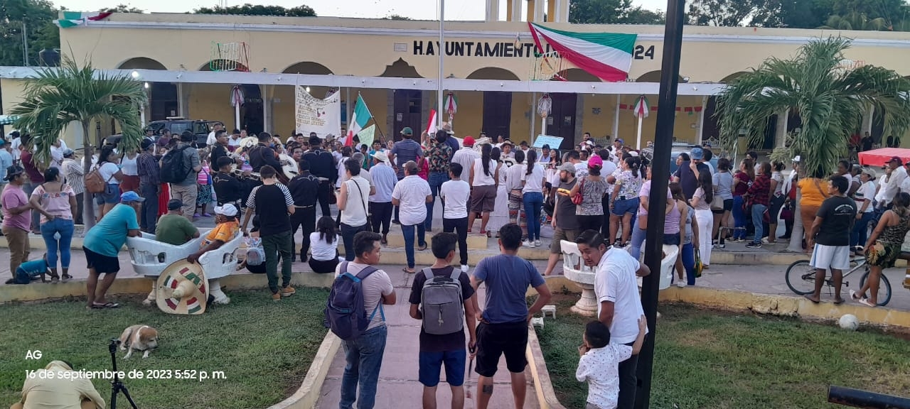 Defensores de la tierra y el futuro de Ixil marchan en contra del intento de despojo