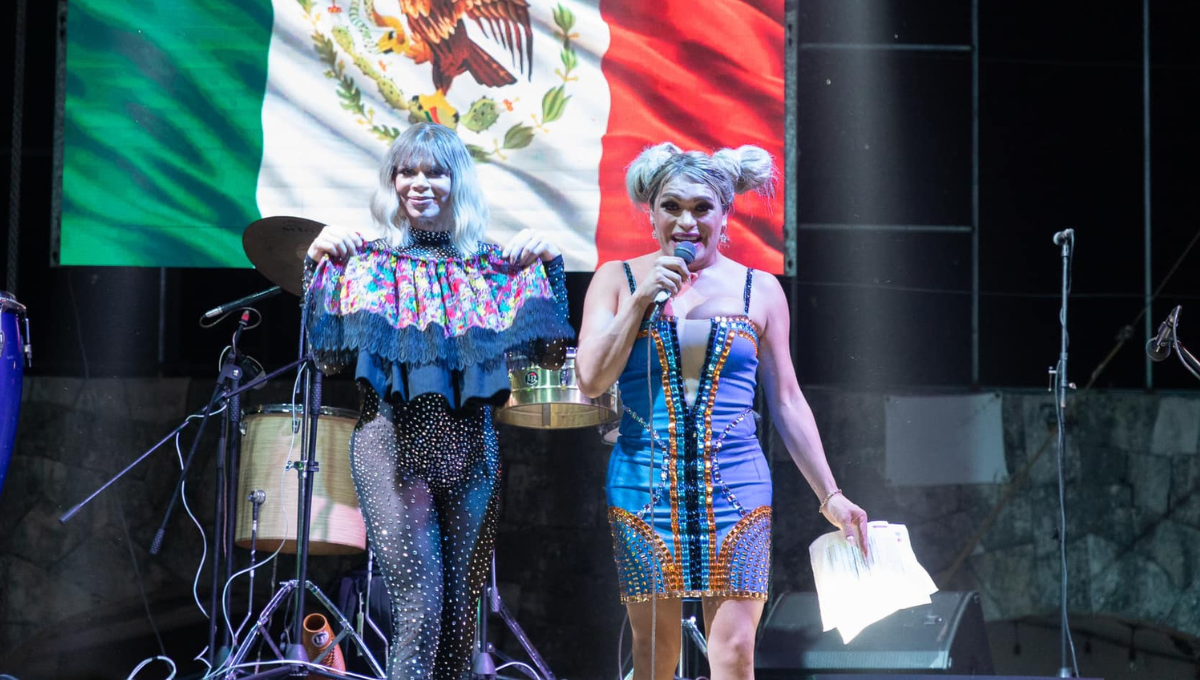 En la fiesta también estaba la dirigente estatal de Morena, Joana Acosta