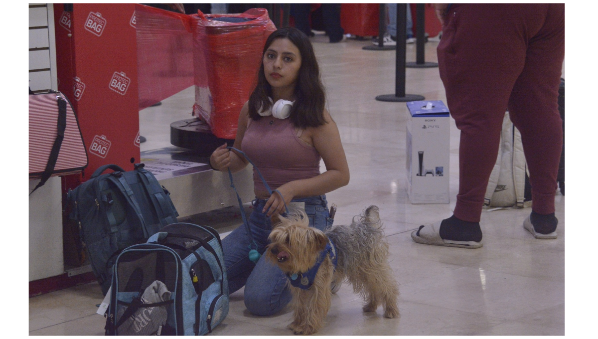 Bilbo se roba miradas en el Aeropuerto Internacional de Cancún Bilbo se roba miradas en el Aeropuerto Internacional de Cancún