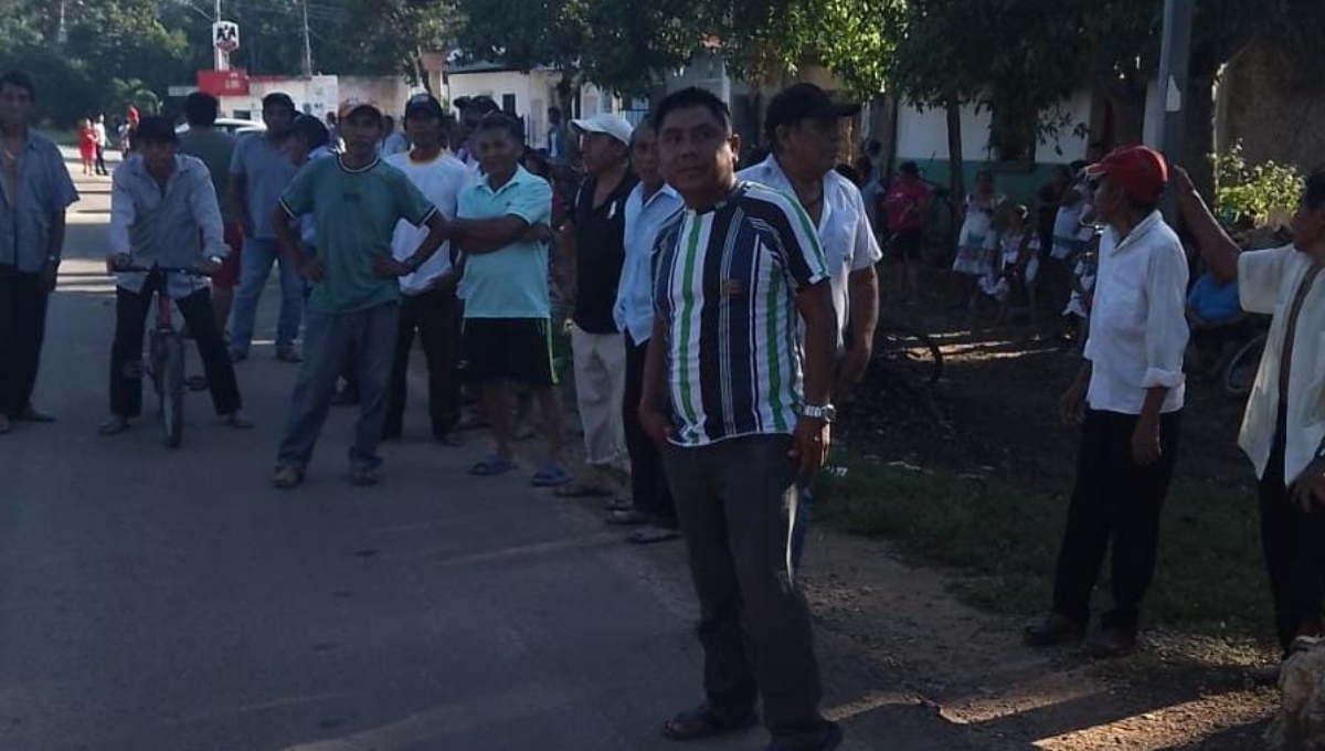La carretera Valladolid-Felipe Carrillo Puerto permanecerá cerrada hasta que el SICT se reúna con los ejidatarios de Tepich La carretera Valladolid-Felipe Carrillo Puerto permanecerá cerrada hasta que el SICT se reúna con los ejidatarios de Tepich