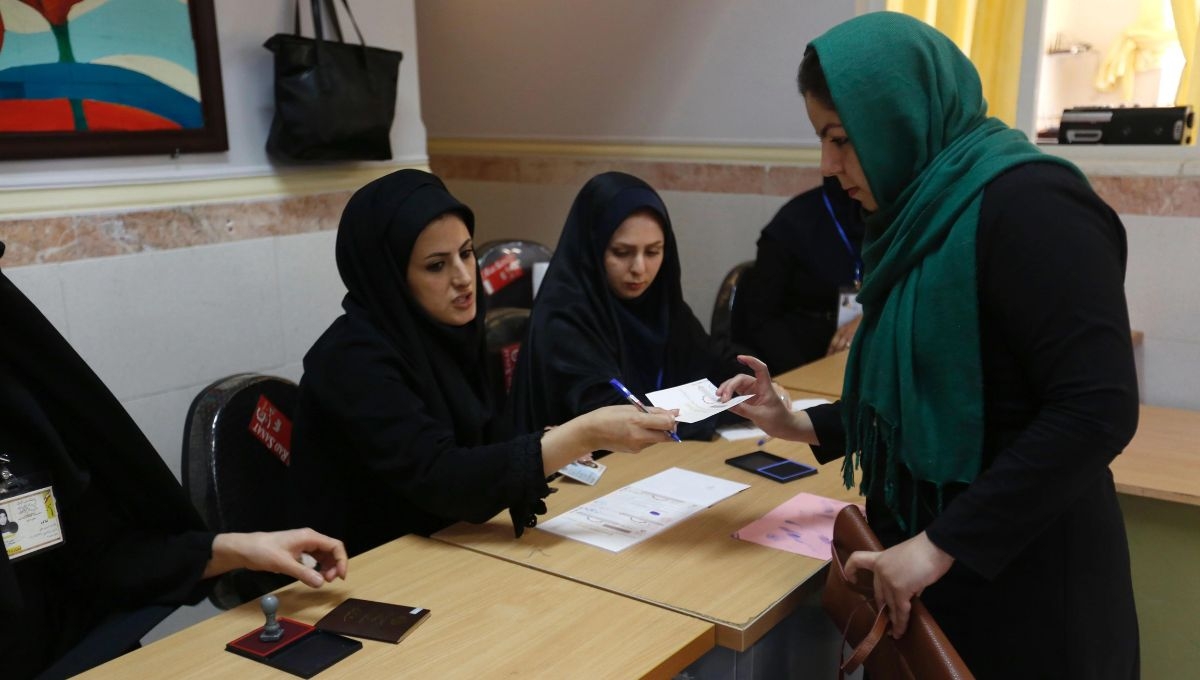 Irán endurece penas contra mujeres que decidan no usar en lugares públicos, el velo o hiyab