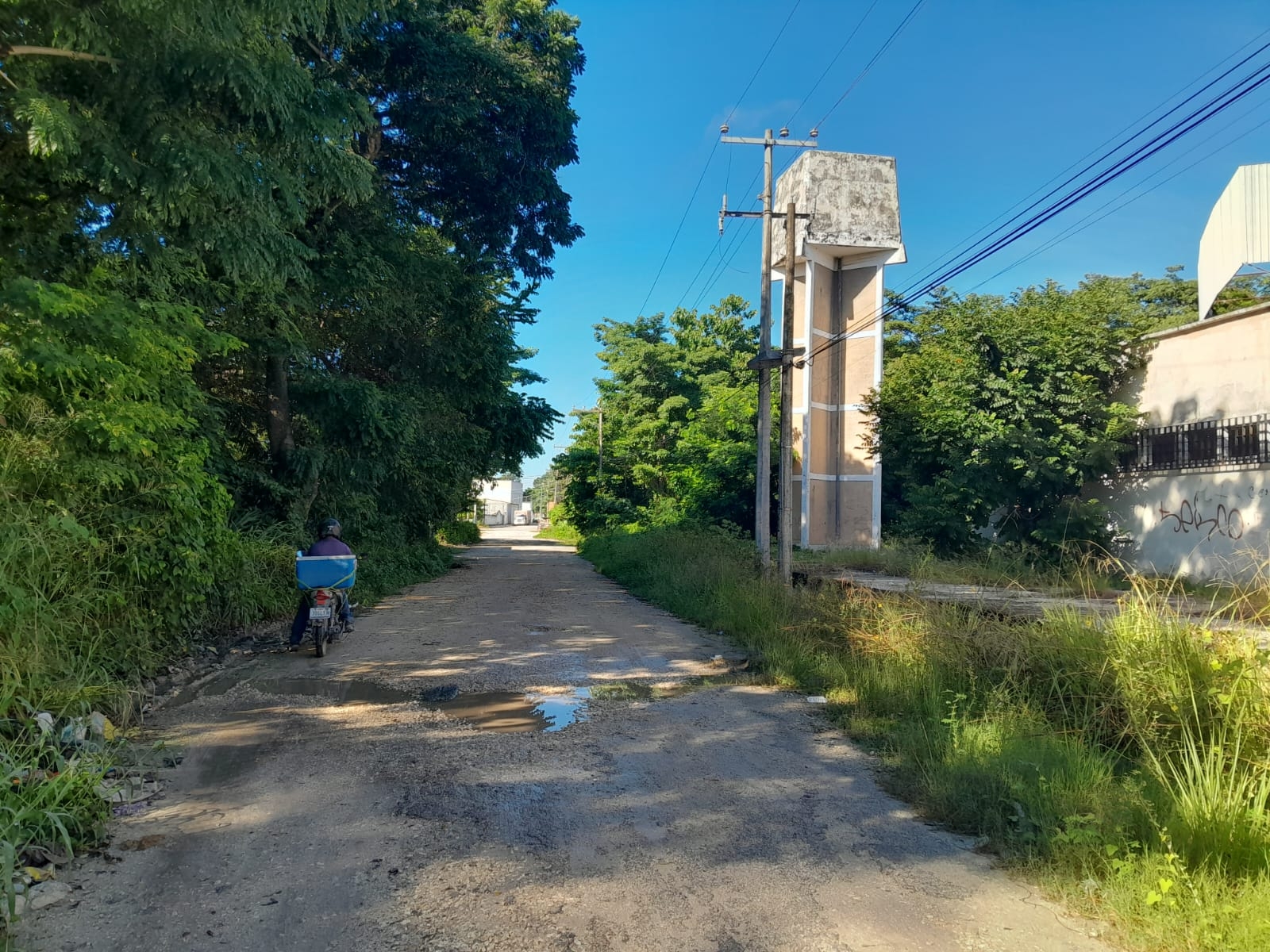Los tres hombres se escondieron en el edificio abandonado de la central de abastos de Escárcega