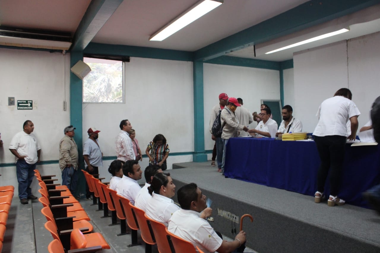 La votación de jubilados de la Unacar duró cinco horas