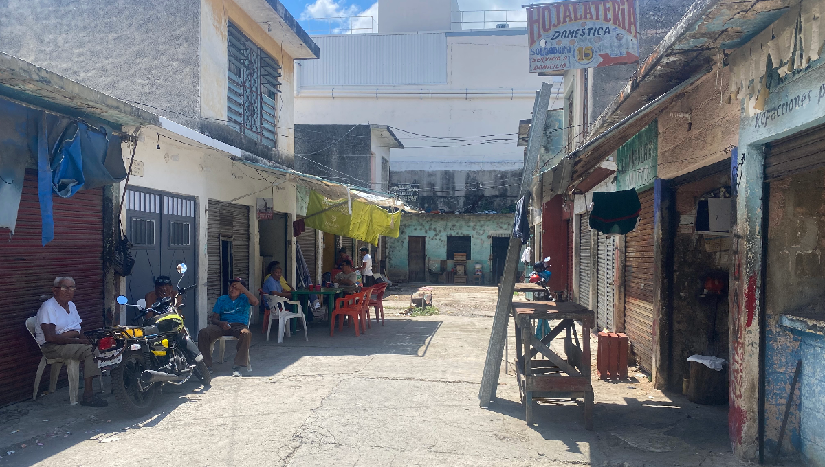 Locales del bazar de fierro han ido cerrando, son pocos los clientes que acuden hasta el lugar Locales del bazar de fierro han ido cerrando, son pocos los clientes que acuden hasta el lugar