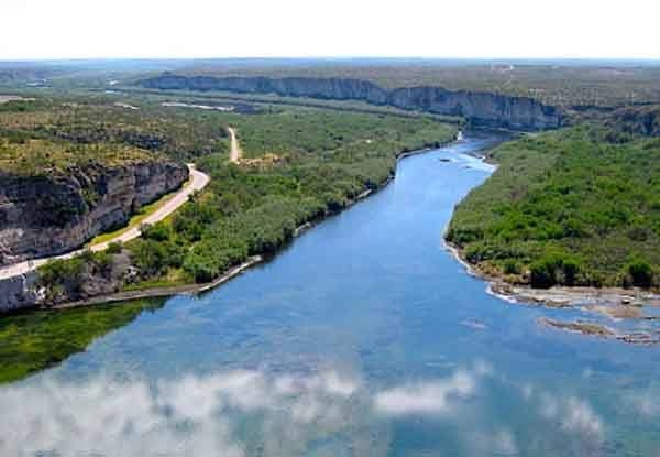 ¿Qué dice el Tratado de Aguas de 1944 y por qué México le debe dar agua a EU?