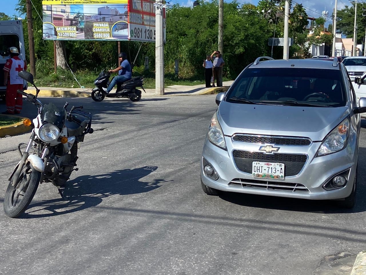 La mujer quedó tendida en la avenida Gustavo Díaz Ordaz de Campeche La mujer quedó tendida en la avenida Gustavo Díaz Ordaz de Campeche