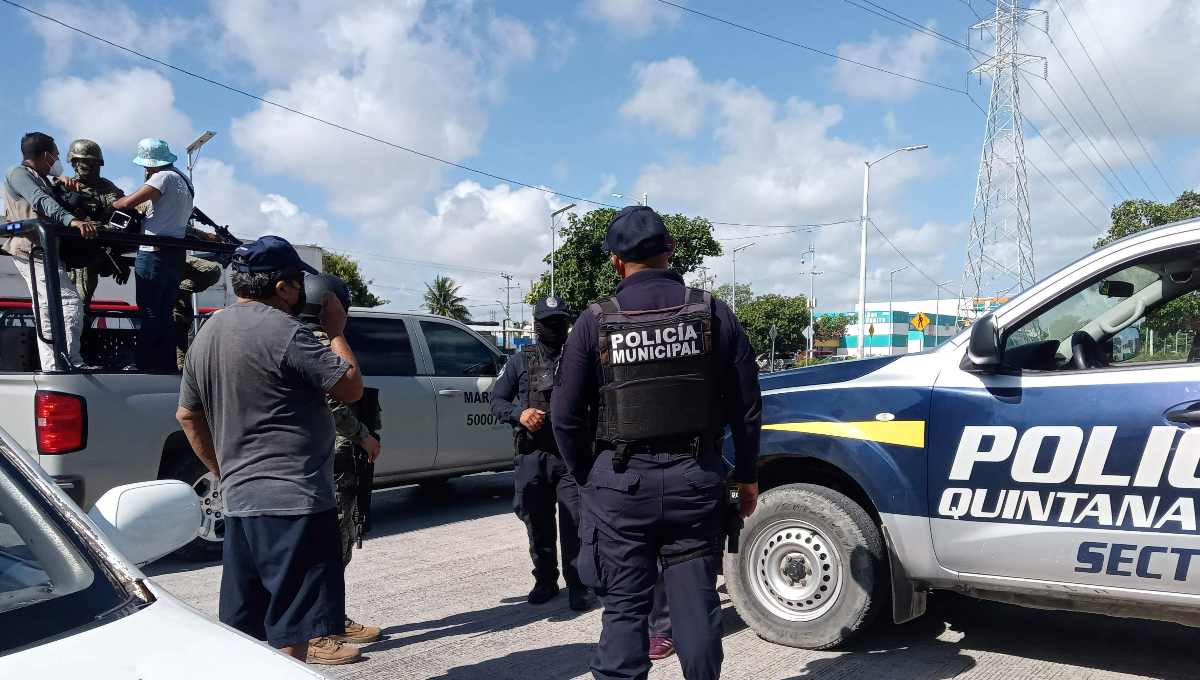 El presunto delincuente fue identificado por las autoridades como Daniel “N”, de 18 años de edad, quien tenía en su poder un arma de fuego.