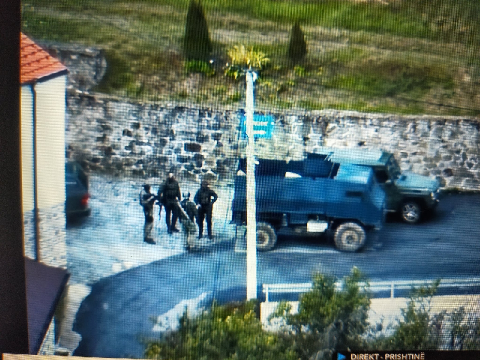 Los militares rodearon la zona para poder detener a los terroristas Los militares rodearon la zona para poder detener a los terroristas