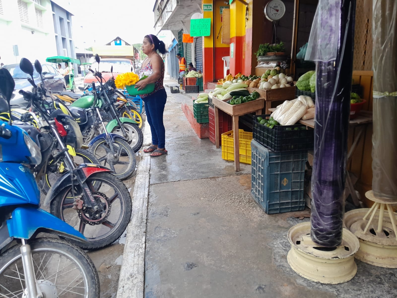 Los pobladores piden reubicar a los comerciantes para retirarlos fuera de las banquetas Los pobladores piden reubicar a los comerciantes para retirarlos fuera de las banquetas