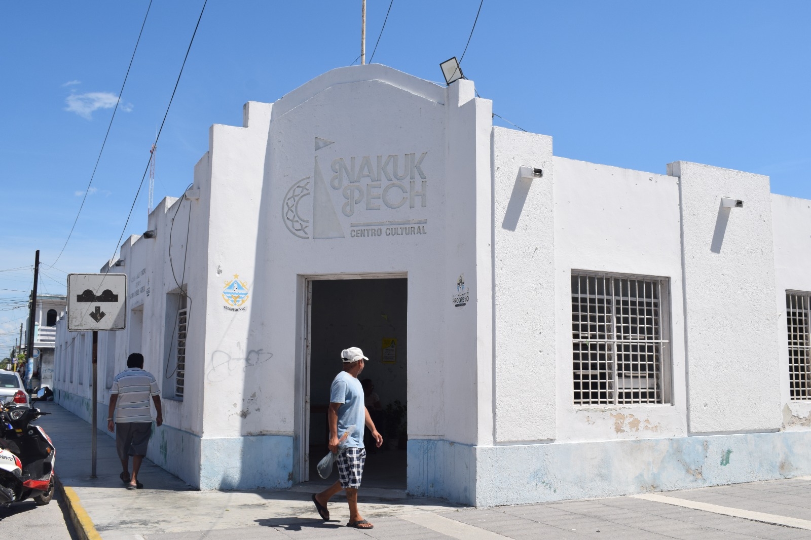 El ladrón rompió una ventana para poder entrar al inmueble El ladrón rompió una ventana para poder entrar al inmueble