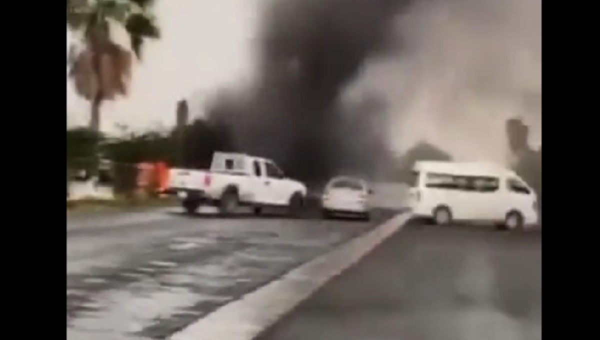 Las autoridades ya investigan el hecho, mientra los cuerpos de rescate atendieron los incendios Las autoridades ya investigan el hecho, mientra los cuerpos de rescate atendieron los incendios