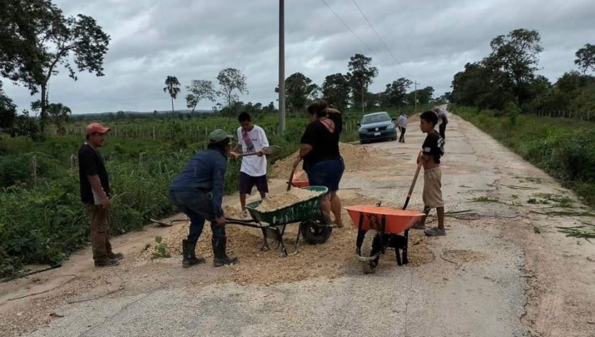 Los vecinos piden atención del Ayuntamiento, ya que por el material que utilizaron no tardará en dañarse Los vecinos piden atención del Ayuntamiento, ya que por el material que utilizaron no tardará en dañarse