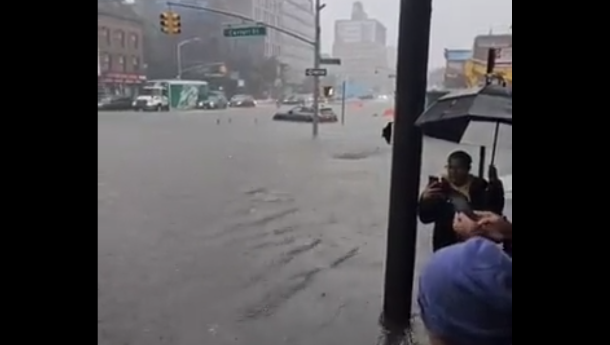 Las principales calles de Nueva York amanecieron inundadas Las principales calles de Nueva York amanecieron inundadas