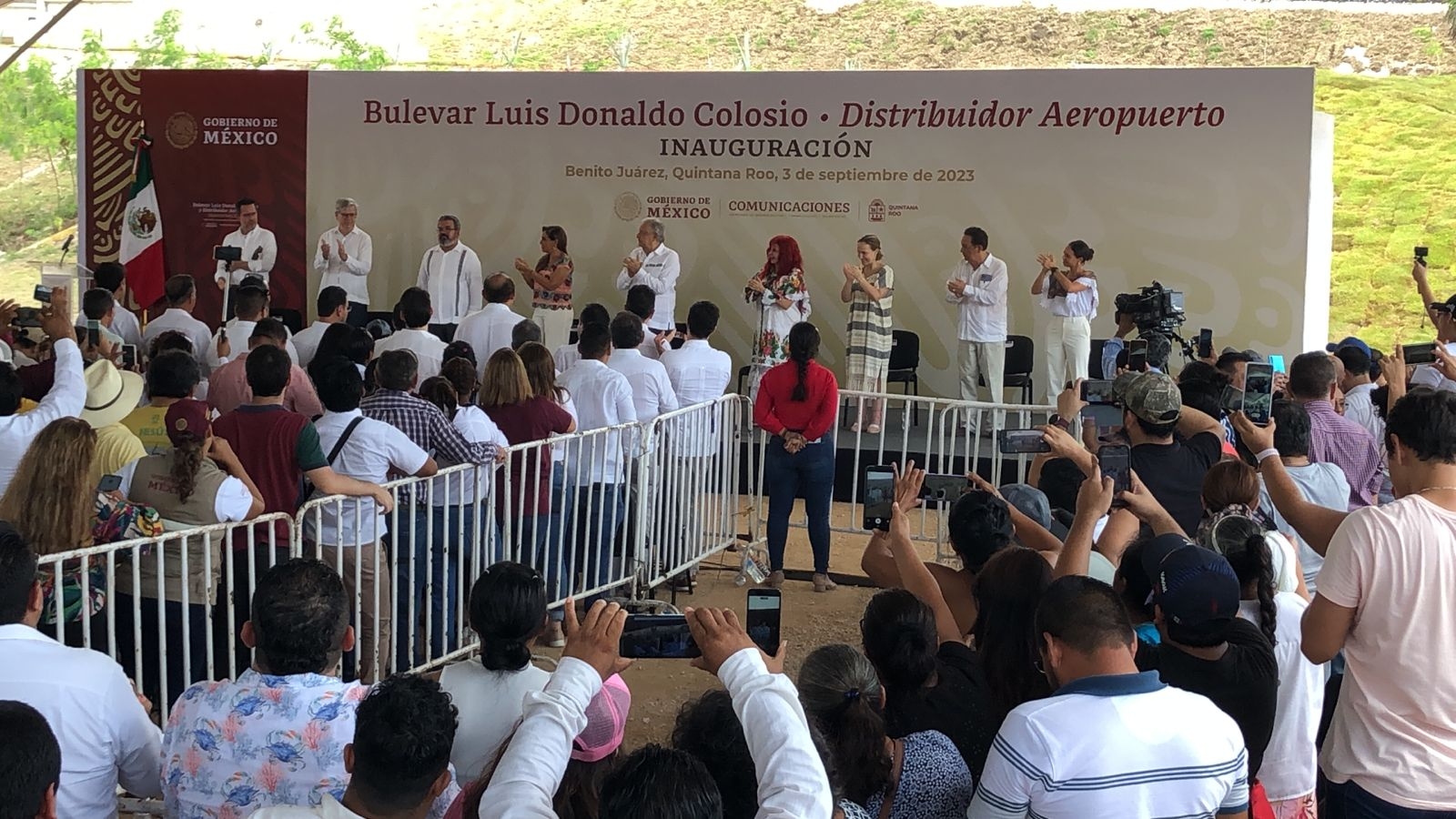 El Presidente aprovechó para saludar a algunos asistentes