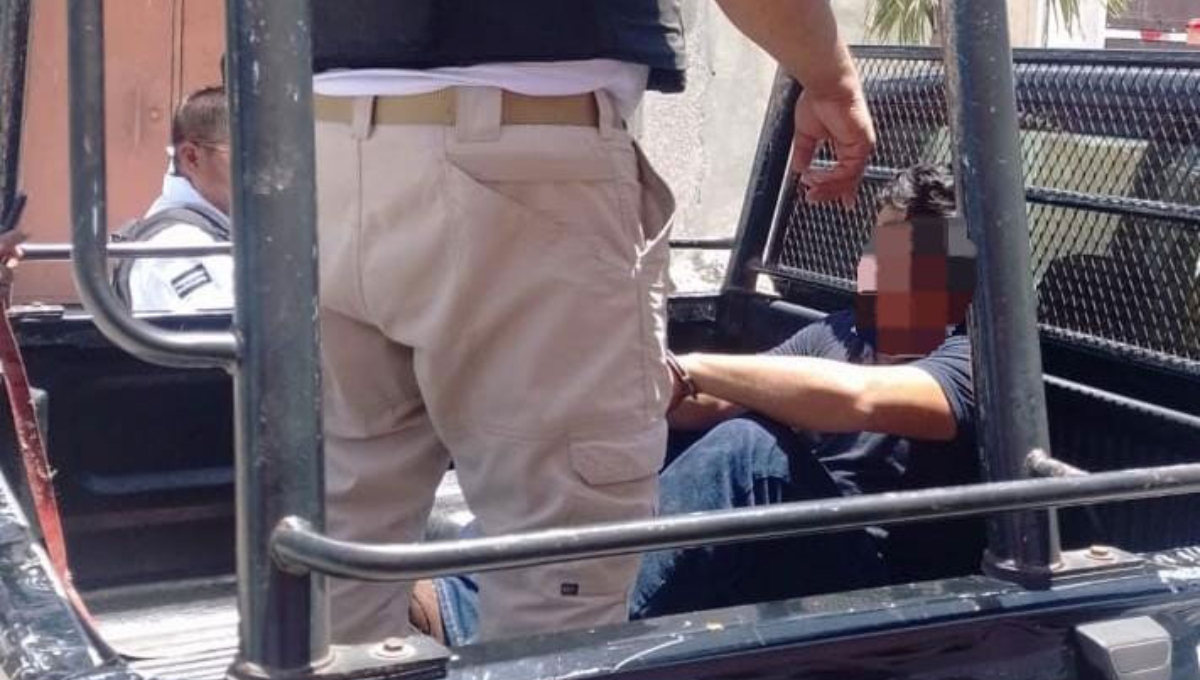 El hombre fue detenido y puesto a disposición de la FGE