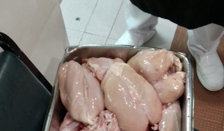 El trabajador quería llevarse la comida