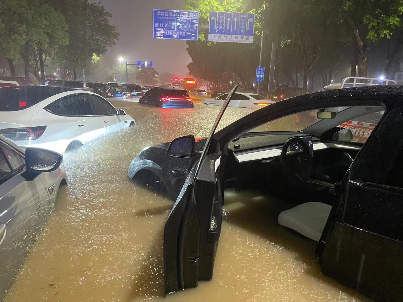Hong Kong se encuentra en situación de emergencia por las inundaciones