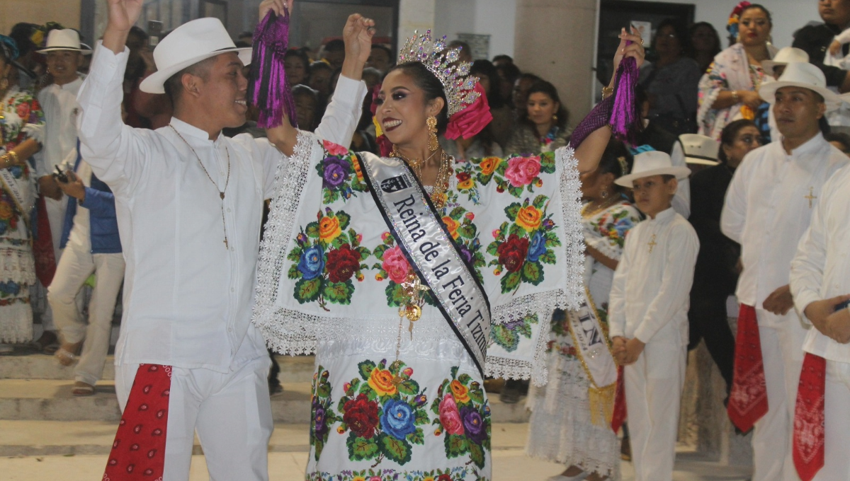 La gente evidenció su entusiasmo y alegría en todo momento, mientras que la mayoría bailaba, los demás admiraban a los jaraneros