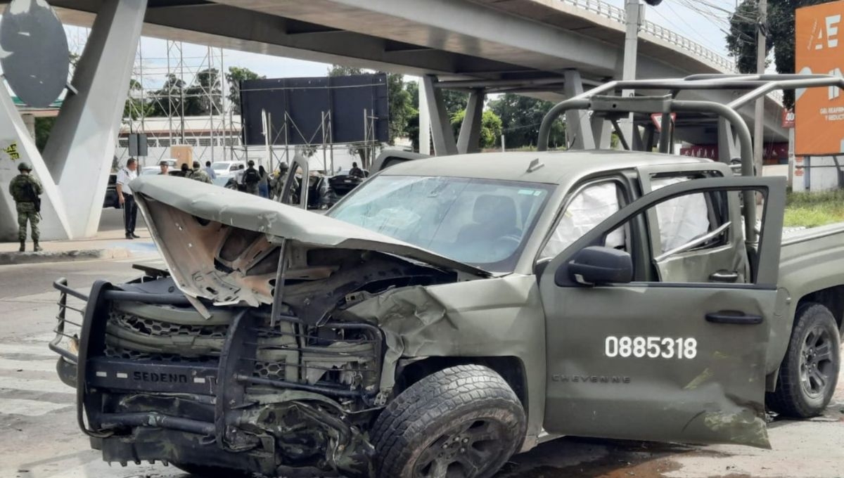 La tarde de este lunes se registró un accidente en Culicacán, Sinaloa, entre una unidad de la Sedena y un auto particular