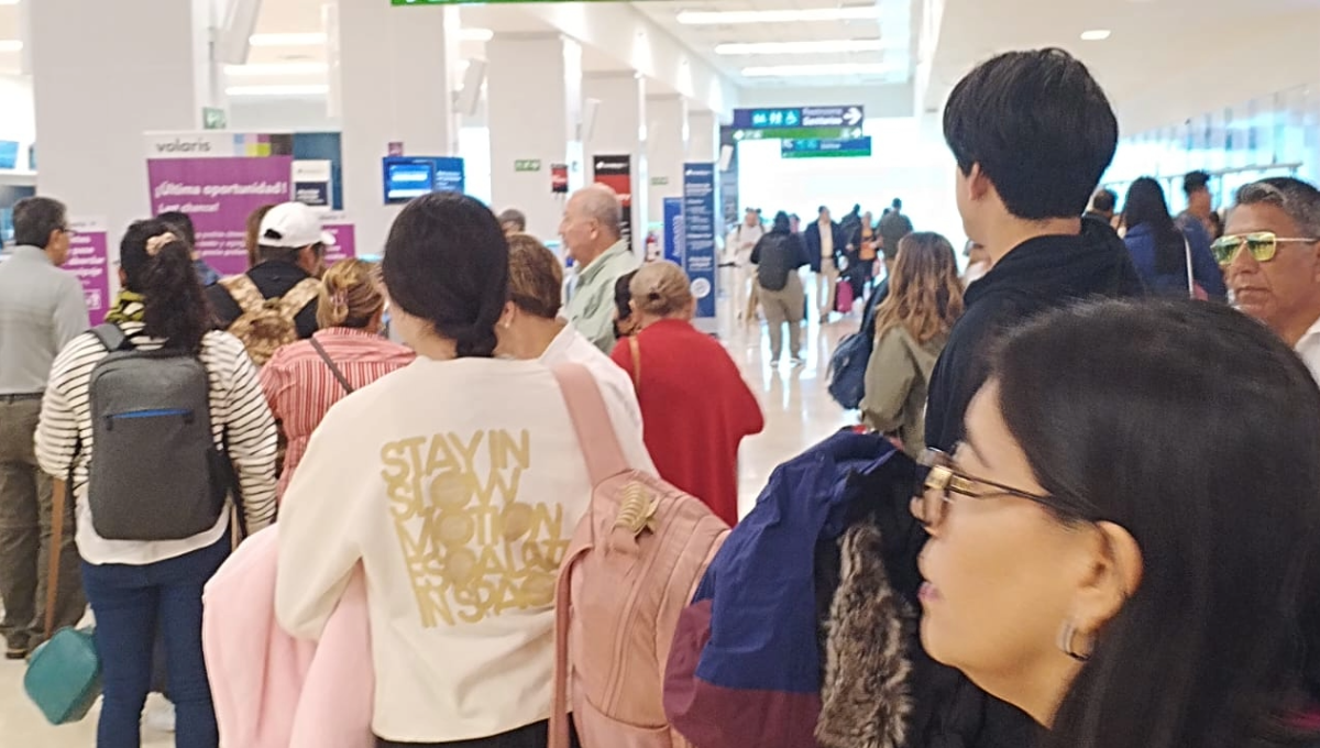 Otros dos vuelos anticipados fueron el 820 y el 1100 de Aeroméxico y Viva Aerobús, que lo hicieron a las 08:03 y 07:47 de la metrópoli Otros dos vuelos anticipados fueron el 820 y el 1100 de Aeroméxico y Viva Aerobús, que lo hicieron a las 08:03 y 07:47 de la metrópoli