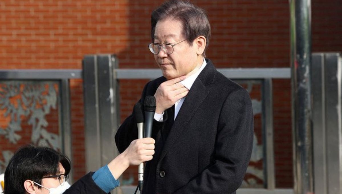 Líder surcoreano de la oposición abandonó el hospital luego del ataque que sufrió