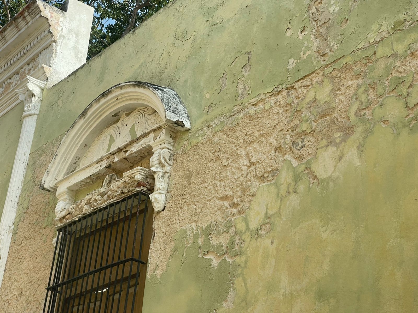 En el mes de agosto del 2022, la fachada de una casona antigua reblandeció dejando cuantiosas afectaciones