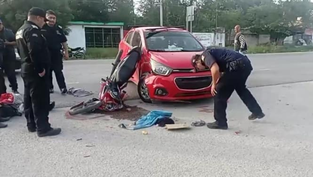La pareja de motociclistas fue trasladada a un hospital de Mérida