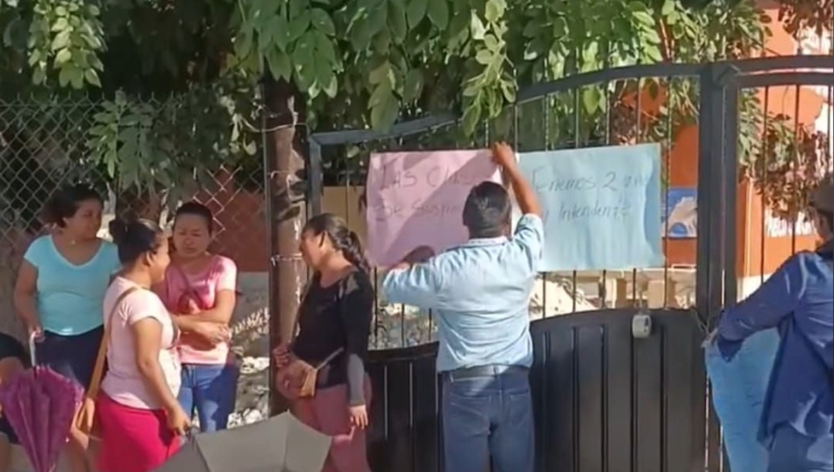 Los padres de familia afirmaron que tras dos años, no saben quién cobraba el sueldo que está destinado para este trabajo