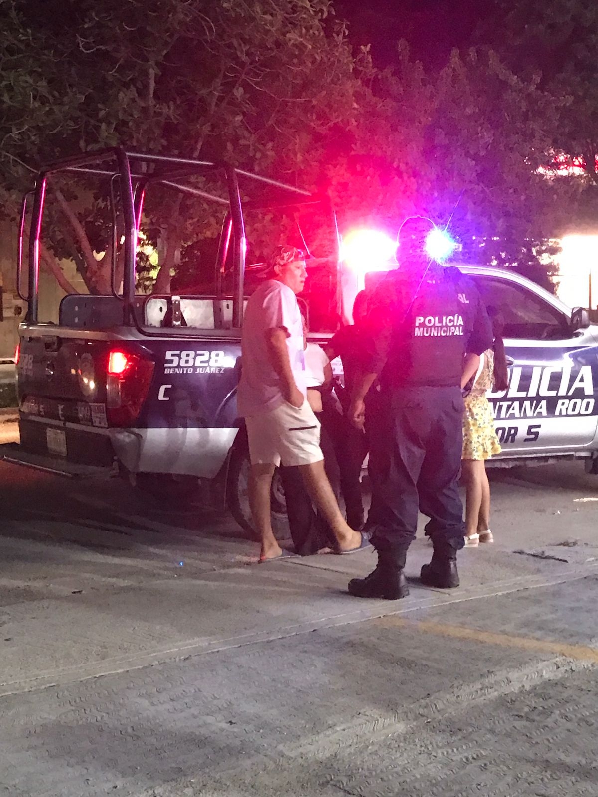 Detienen a mujer en Cancún por poner en riesgo la vida de su hija