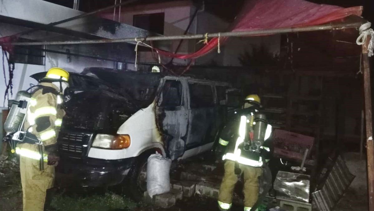 Incendian una Van en Cozumel con una posible bomba molotov