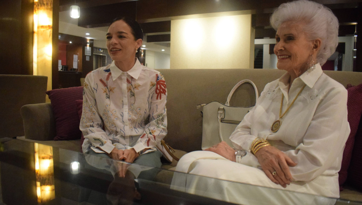 Recibió ayer el saludo y la bienvenida por parte de la señora Alicia Figueroa de Menéndez, con quien intercambió sus recuerdos y amor por la danza Recibió ayer el saludo y la bienvenida por parte de la señora Alicia Figueroa de Menéndez, con quien intercambió sus recuerdos y amor por la danza