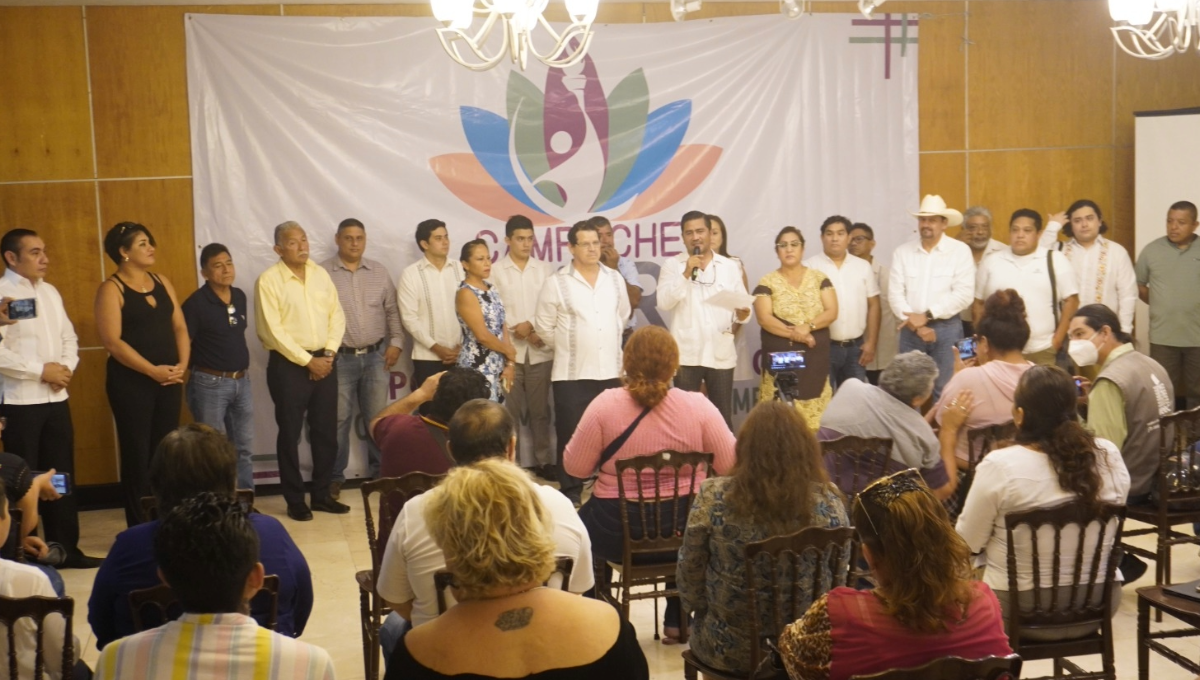 Aunque dijo que como dirigente no participará, si le dio un espacio a su hijo