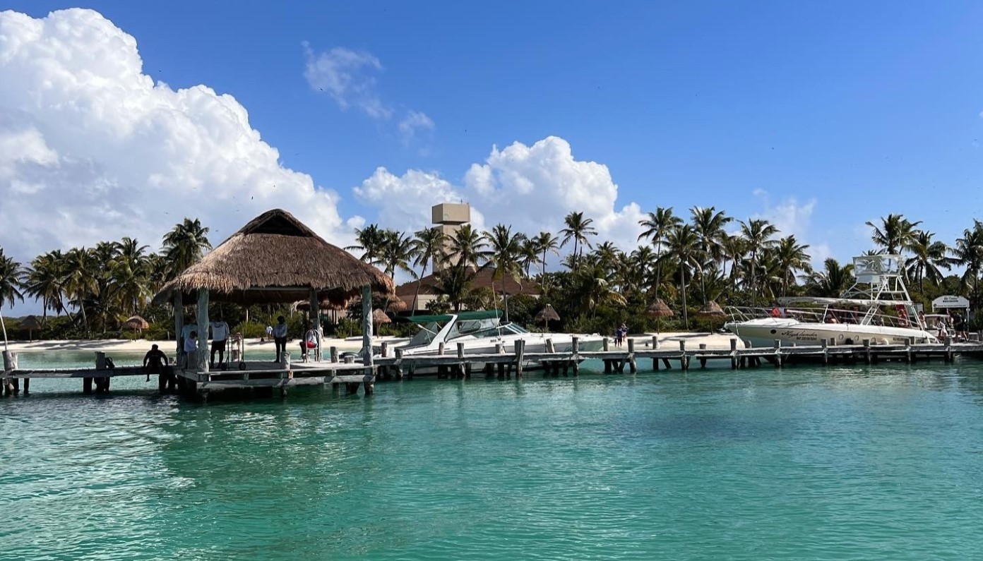 ¿Cuánto cuesta un viaje en taxi del aeropuerto de Cancún a Costa Mujeres?