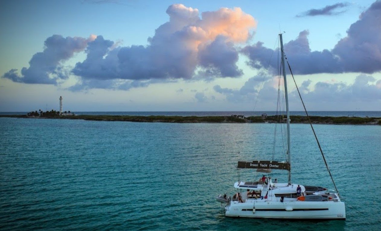 Semar combatirá la pesca ilegal en Isla Contoy con vigilancia nocturna