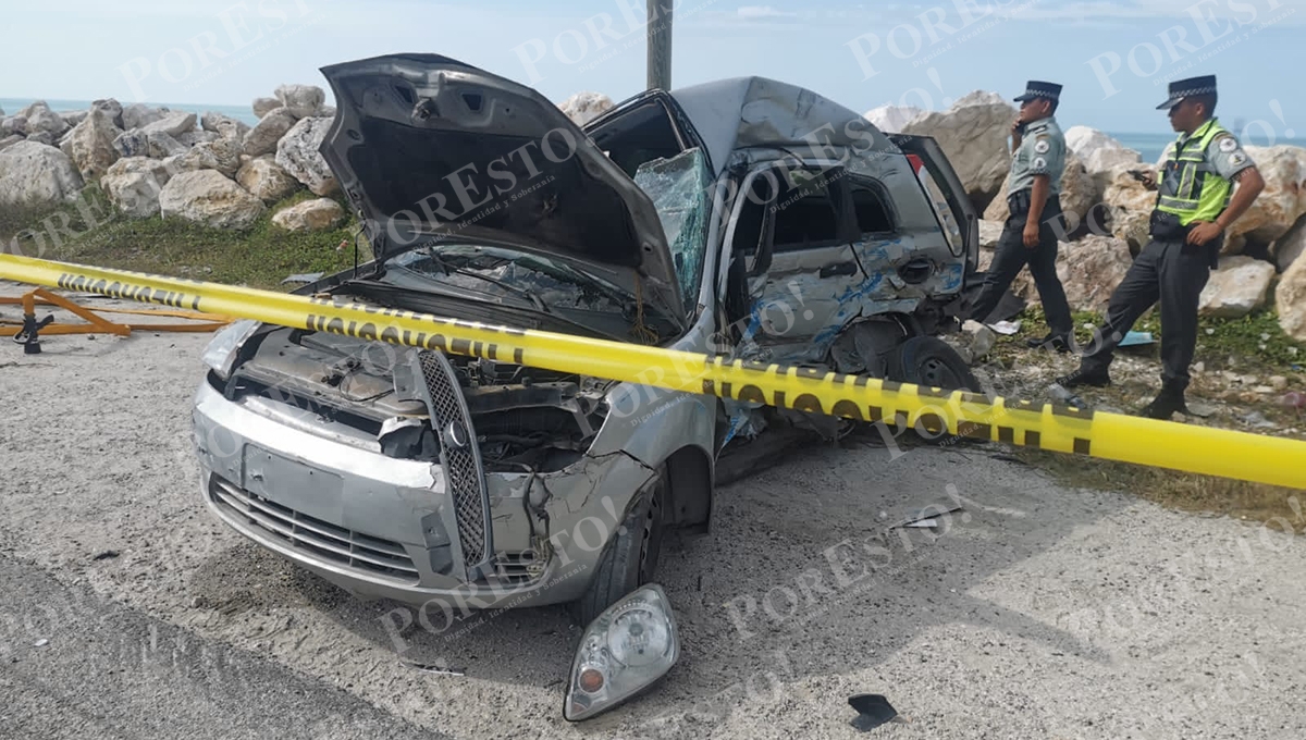 El chofer de la pesada unidad se dio a la fuga abandonando la trágica escena El chofer de la pesada unidad se dio a la fuga abandonando la trágica escena