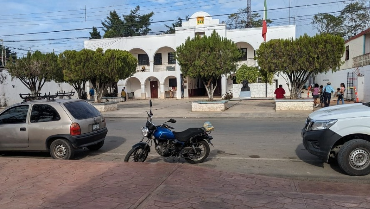 El Presidente Municipal, Erick Yam, había dicho la semana pasada que se iba a pagar, sin embargo, la realidad no fue así.
El Presidente Municipal, Erick Yam, había dicho la semana pasada que se iba a pagar, sin embargo, la realidad no fue así.