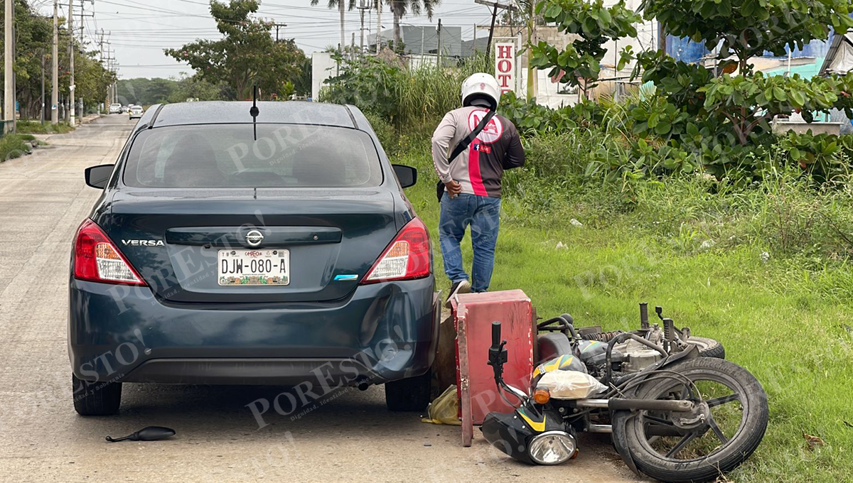 El motociclista intentó disminuir su velocidad pero solo terminó derrapando