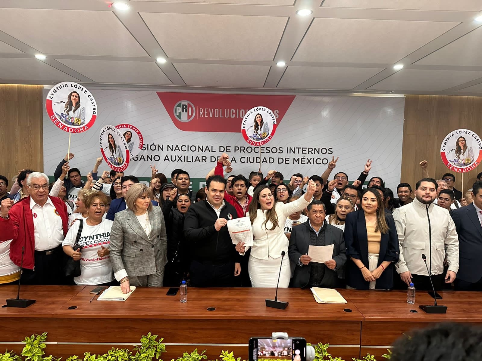 PRI inicia el registro de sus precandidatos a diputados y senadores PRI inicia el registro de sus precandidatos a diputados y senadores