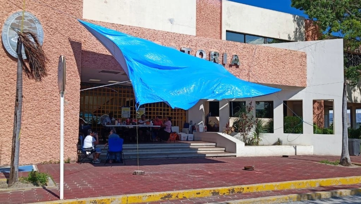 El pretexto usado por las autoridades universitarias, desde el año pasado, es que no hay dinero