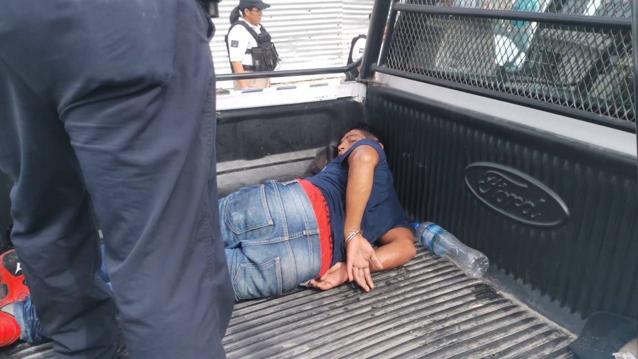 Uno de los tres delincuentes fue detenido cuadras más adelante