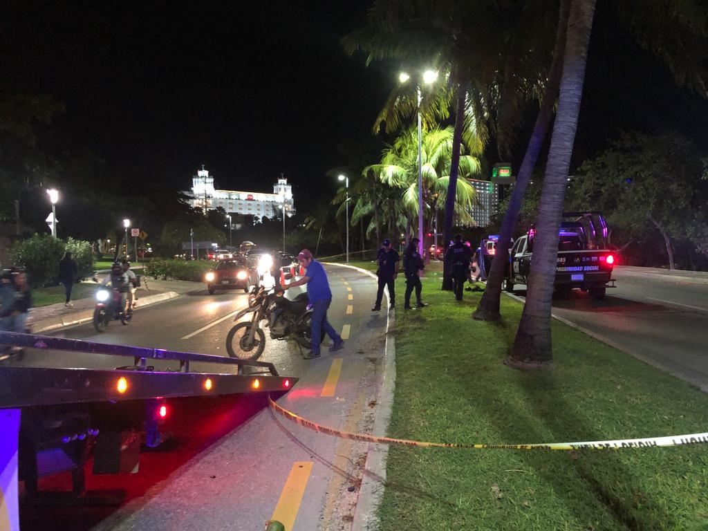 La zona fue acordonada para retirar la motocicleta del lugar del accidente La zona fue acordonada para retirar la motocicleta del lugar del accidente