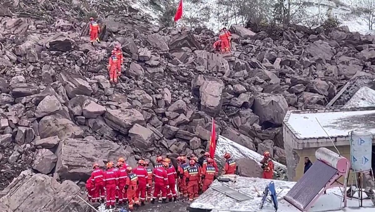 Un derrumbe en la provincia china de Yunnan dejó 47 personas sepultadas Un derrumbe en la provincia china de Yunnan dejó 47 personas sepultadas