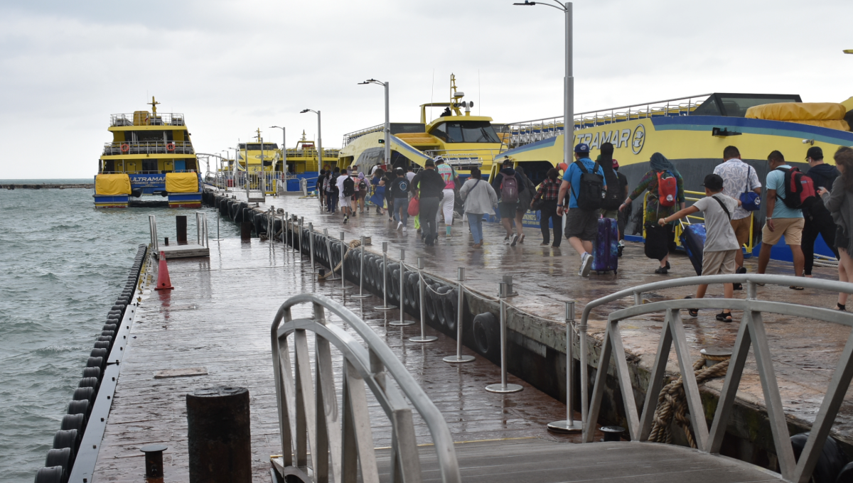 En la Terminal marítima de Ultramar sí hubo afluencia de visitantes, pese a la pertinaz lluvia y las temperaturas frescas. En la Terminal marítima de Ultramar sí hubo afluencia de visitantes, pese a la pertinaz lluvia y las temperaturas frescas.