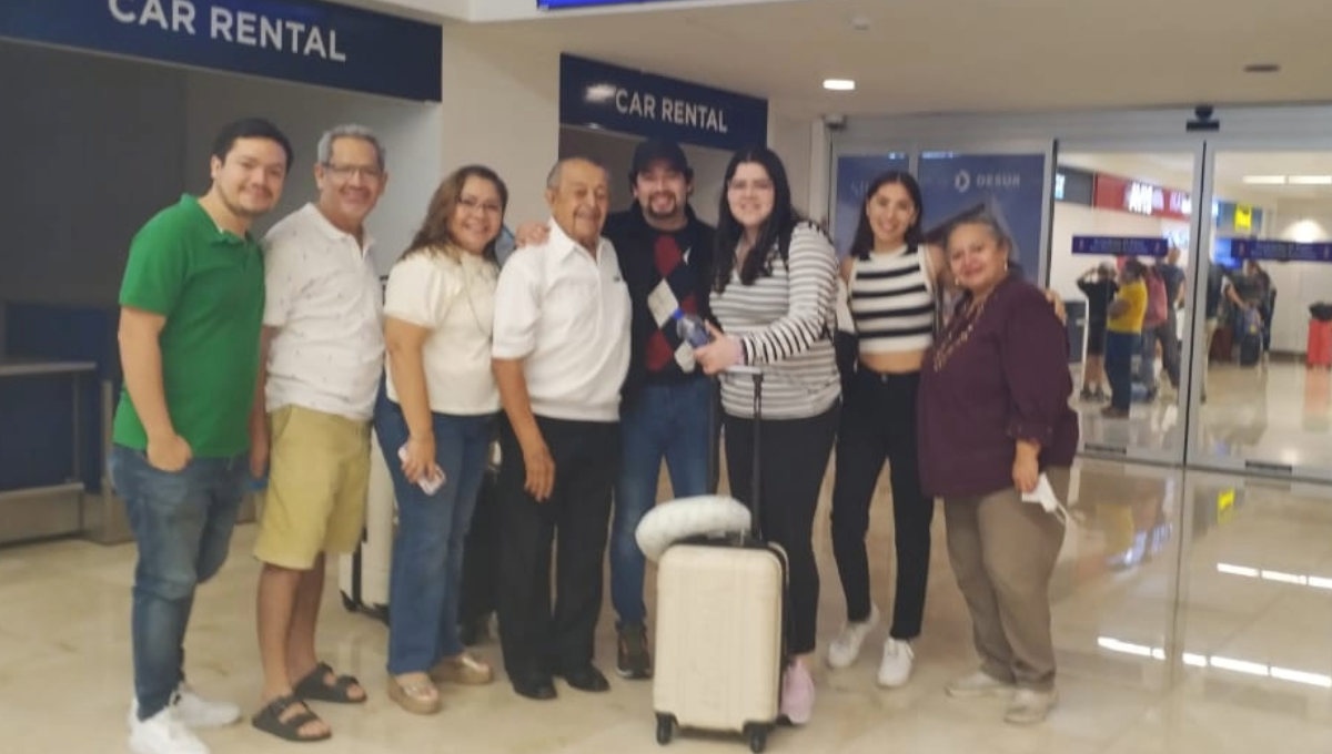 Fue recibido por sus padres, Raúl Villanueva Contreras y Linda Calderón Sabido