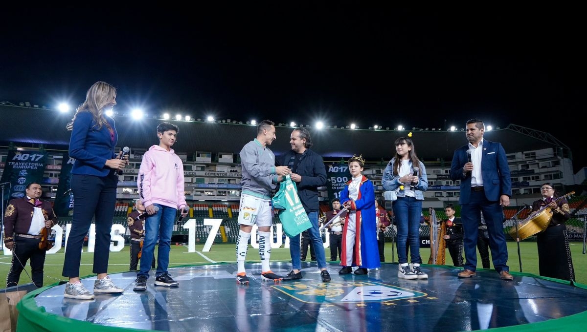 Andrés Guardado fue vitoreado por la afición de León