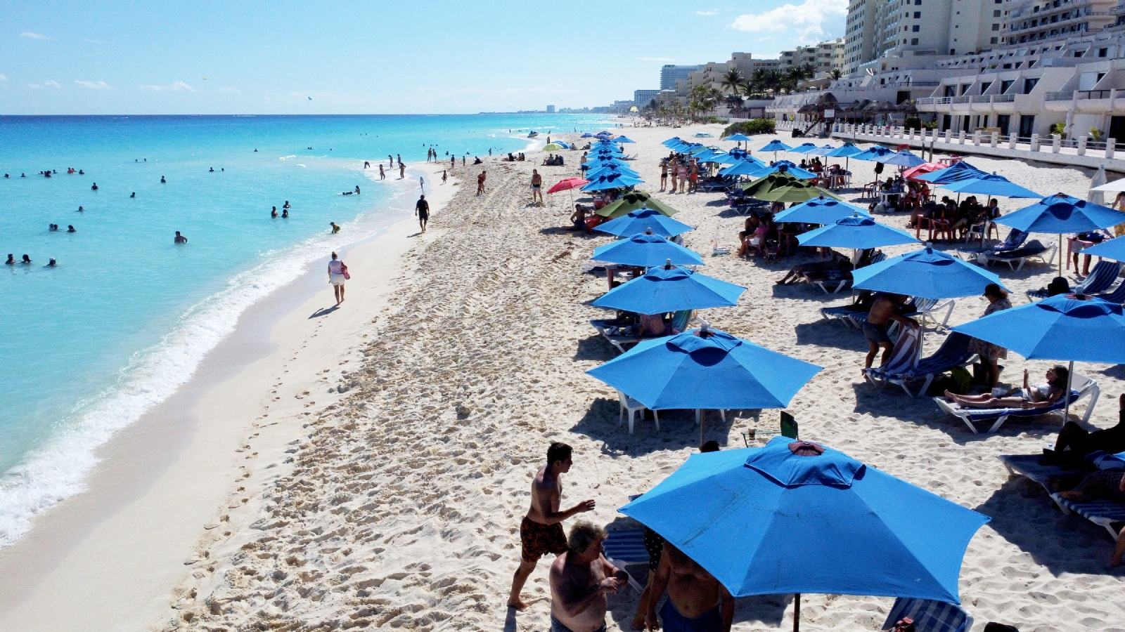 Hoteles del Caribe Mexicano explotan a empleados; viven con precariedad salarial